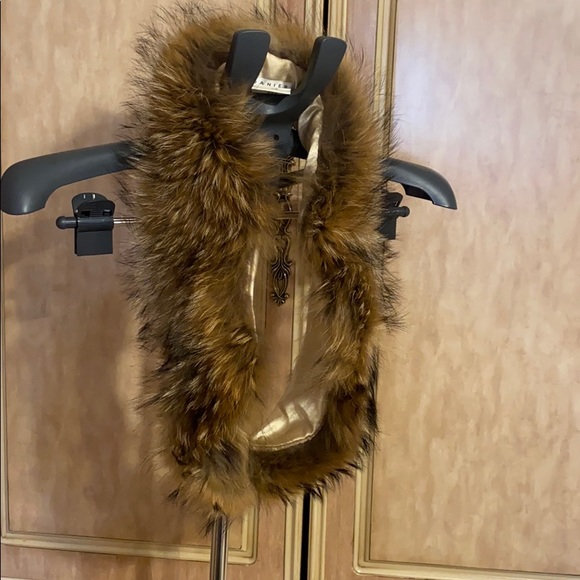 Danier scarf - Picture 1 of 3